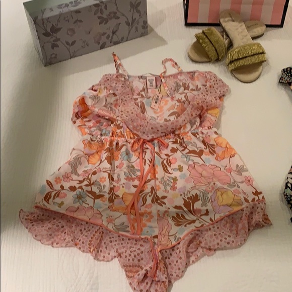 VICTORIA’S SECRET SATIN AND LACE TRIMMED FLORAL PRINT ROMPER PINK MULTI SIZE S,M - Picture 3 of 4
